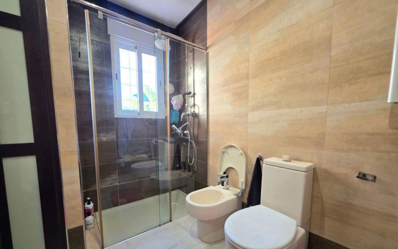 5 bedroom Villa for sale in Dehesa de Campoamor with pool - € 739,000 (Ref: 9849847)