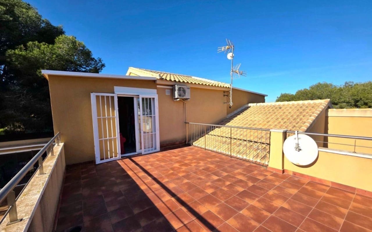 5 bedroom Villa for sale in Dehesa de Campoamor with pool - € 739,000 (Ref: 9849847)