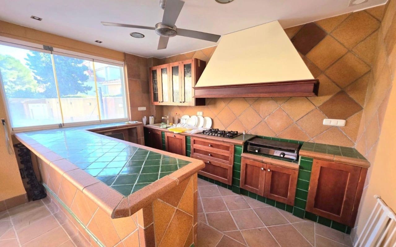 5 bedroom Villa for sale in Dehesa de Campoamor with pool - € 739,000 (Ref: 9849847)
