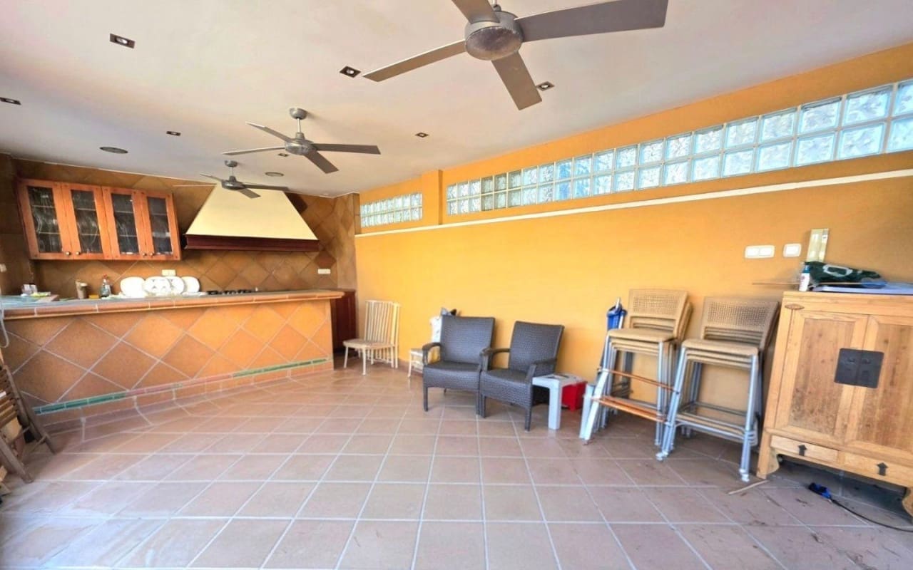 5 bedroom Villa for sale in Dehesa de Campoamor with pool - € 739,000 (Ref: 9849847)