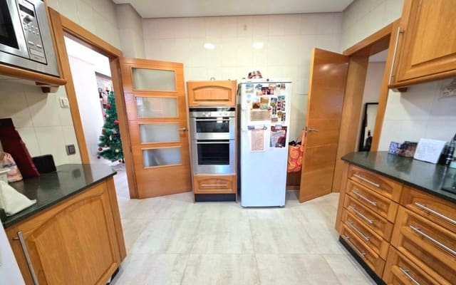 5 makuuhuone Huvila myytävänä paikassa Dehesa de Campoamor, Orihuela mukana uima-altaan - 739 000 € (Ref: 9849847)