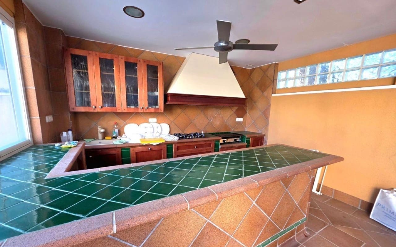 5 bedroom Villa for sale in Dehesa de Campoamor with pool - € 739,000 (Ref: 9849847)