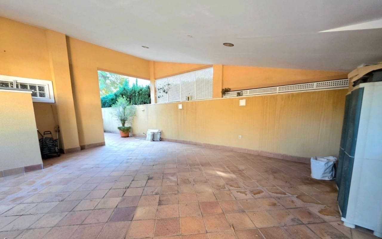 5 bedroom Villa for sale in Dehesa de Campoamor with pool - € 739,000 (Ref: 9849847)