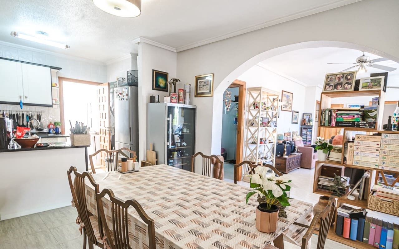4 bedroom Beach Apartment for sale in Alicante / Alacant city - € 269,500 (Ref: 9849850)