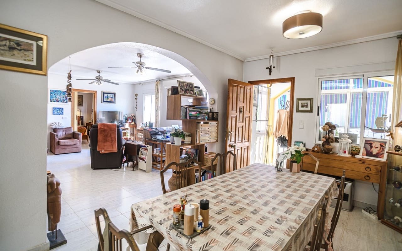 4 bedroom Beach Apartment for sale in Alicante / Alacant city - € 269,500 (Ref: 9849850)