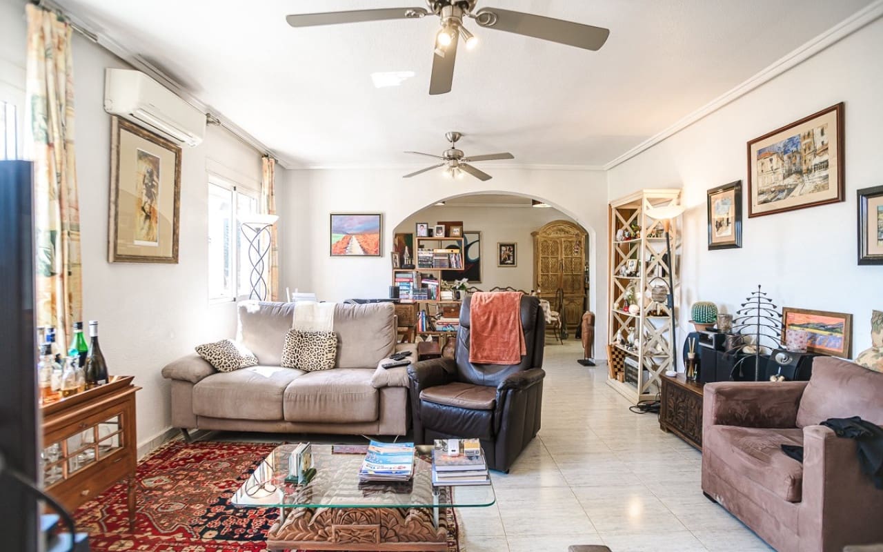 4 bedroom Beach Apartment for sale in Alicante / Alacant city - € 269,500 (Ref: 9849850)