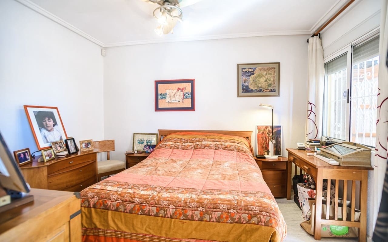 4 bedroom Beach Apartment for sale in Alicante / Alacant city - € 269,500 (Ref: 9849850)