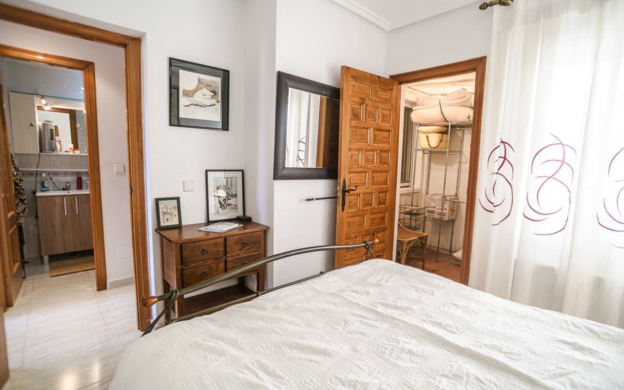 4 bedroom Beach Apartment for sale in Alicante / Alacant city - € 269,500 (Ref: 9849850)