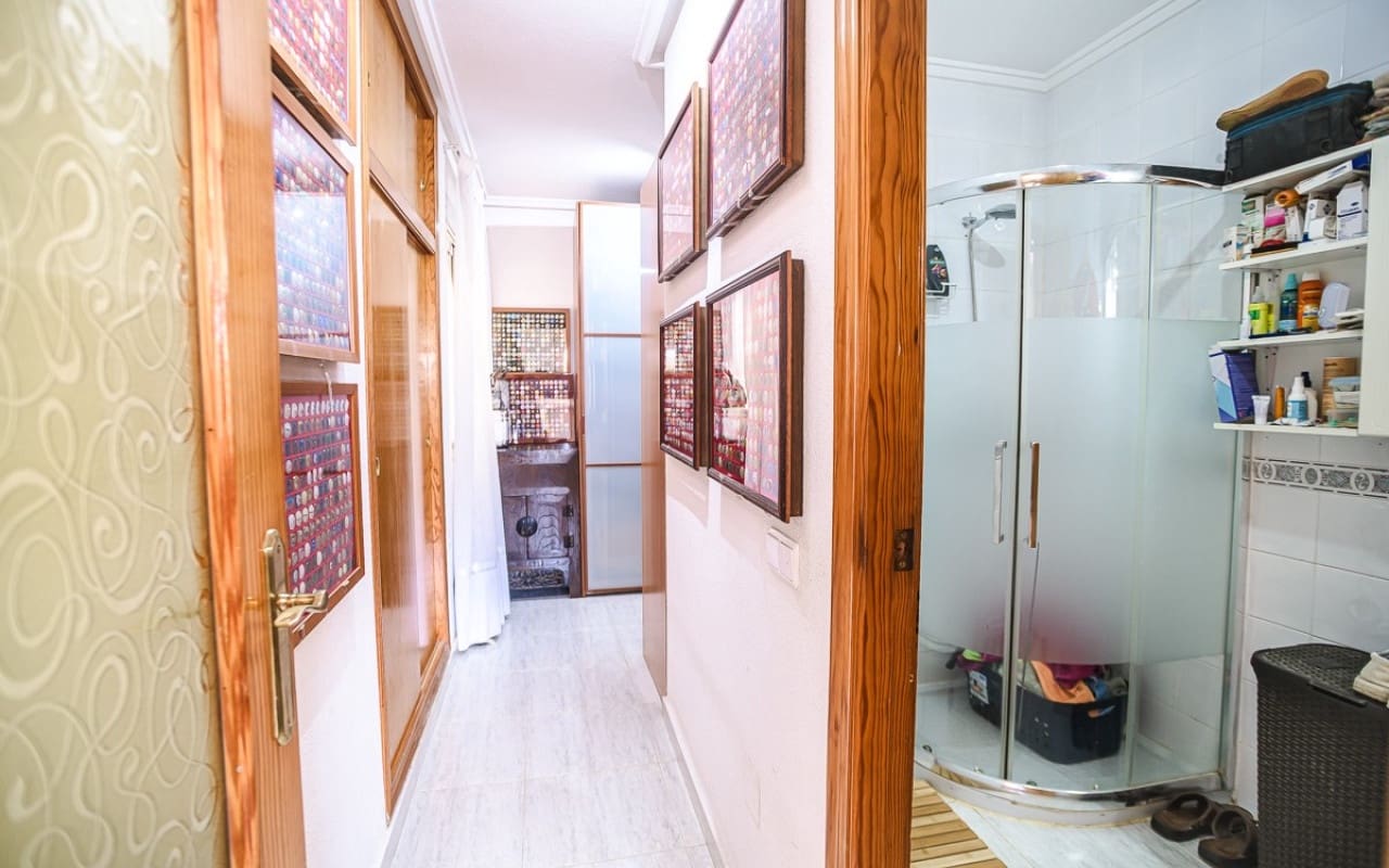 4 bedroom Beach Apartment for sale in Alicante / Alacant city - € 269,500 (Ref: 9849850)