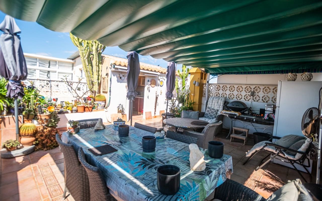 4 bedroom Beach Apartment for sale in Alicante / Alacant city - € 269,500 (Ref: 9849850)
