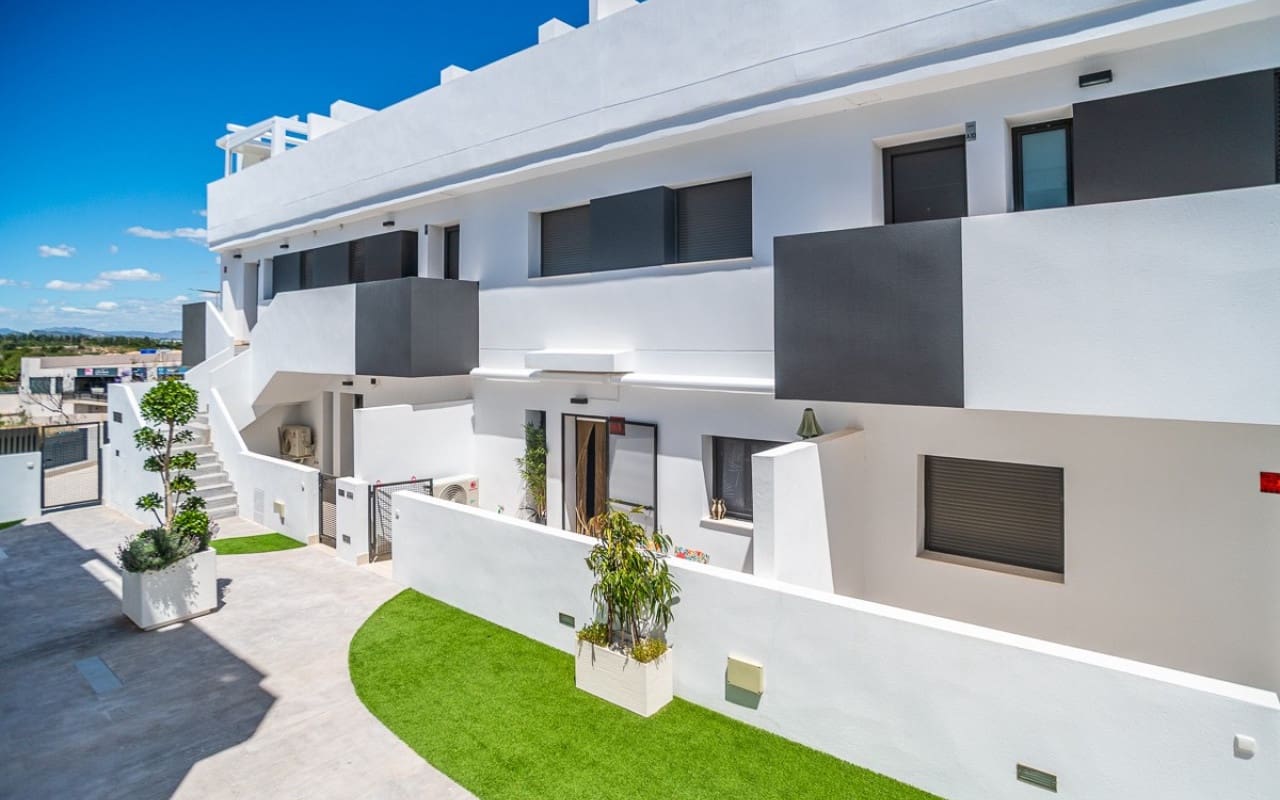 3 sovrum Lägenhet till salu i Los Balcones med pool - 349 000 € (Ref: 9849851)