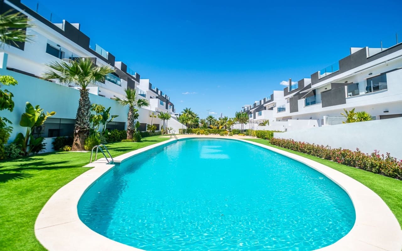 3 sovrum Lägenhet till salu i Los Balcones med pool - 349 000 € (Ref: 9849851)