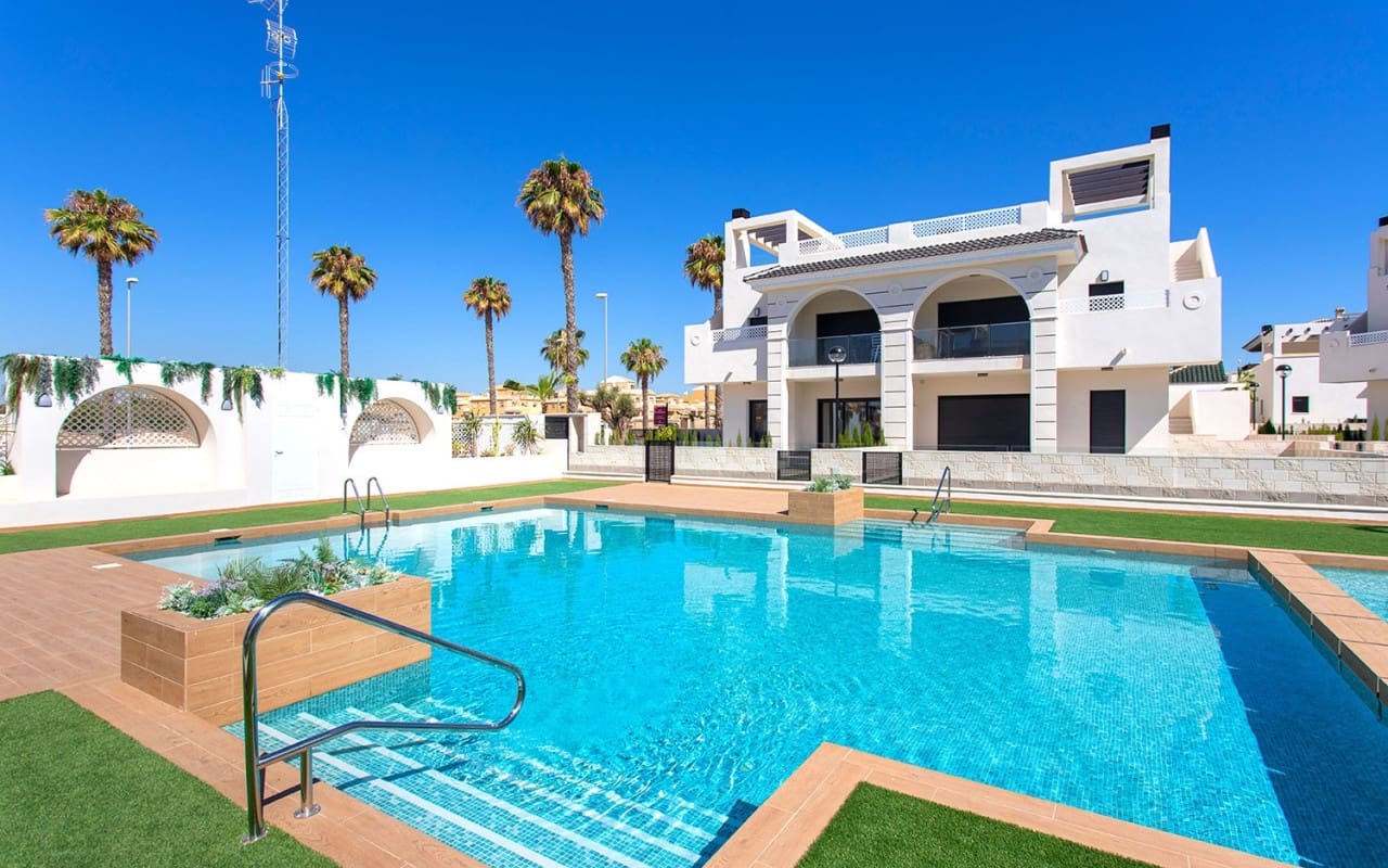 2 bedroom Apartment for rent in Ciudad Quesada with pool garage - € 1,500 (Ref: 9865937)