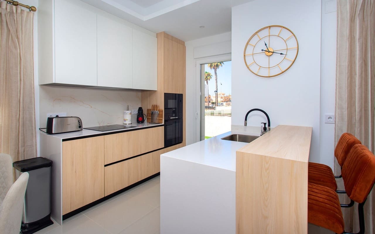 2 bedroom Apartment for rent in Ciudad Quesada with pool garage - € 1,500 (Ref: 9865937)