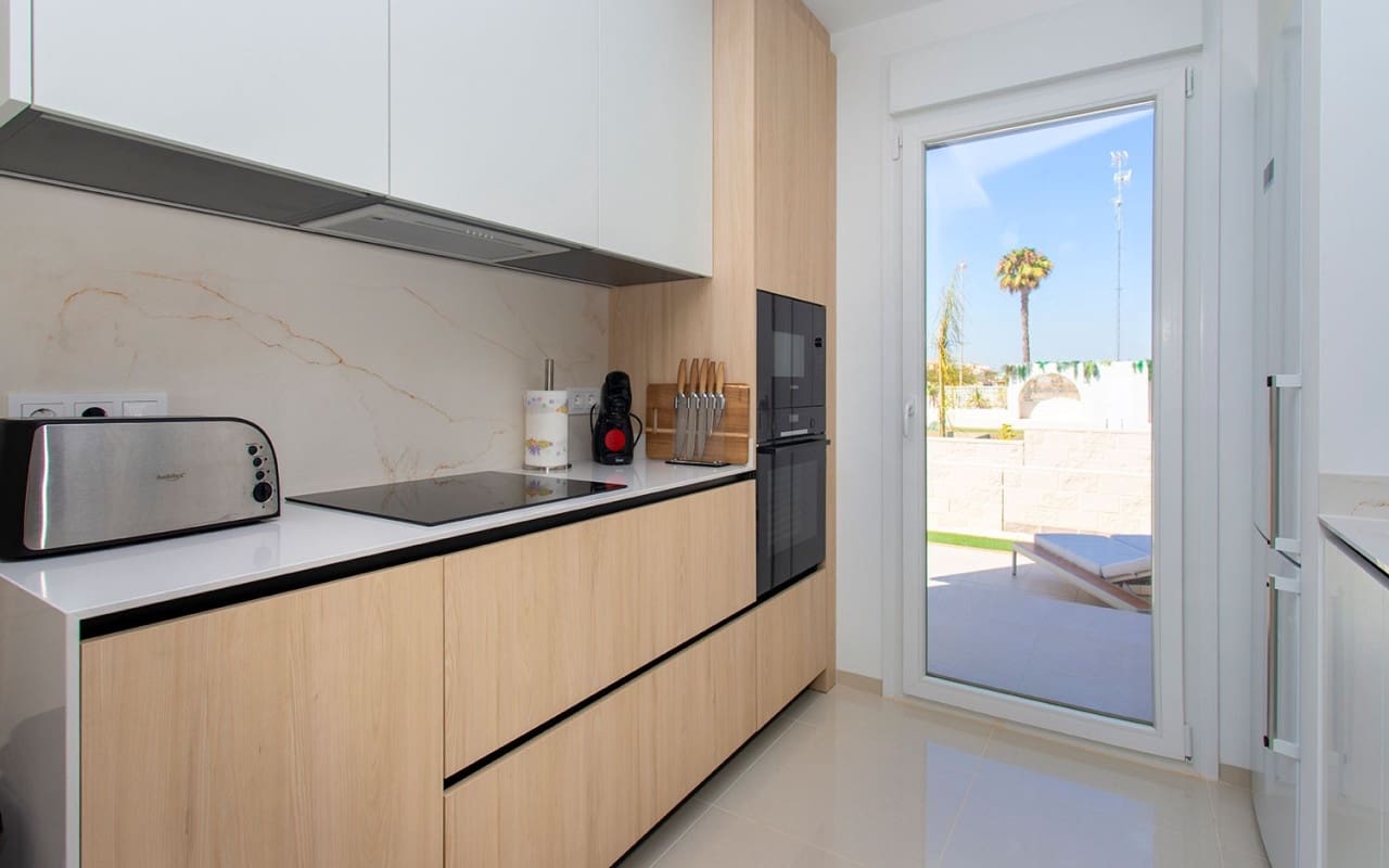 2 bedroom Apartment for rent in Ciudad Quesada with pool garage - € 1,500 (Ref: 9865937)