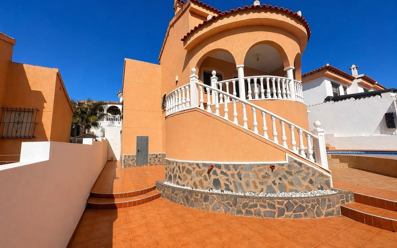 Chalet de 3 habitaciones en La Marquesa en venta con piscina - 299.999 € (Ref: 9874180)
