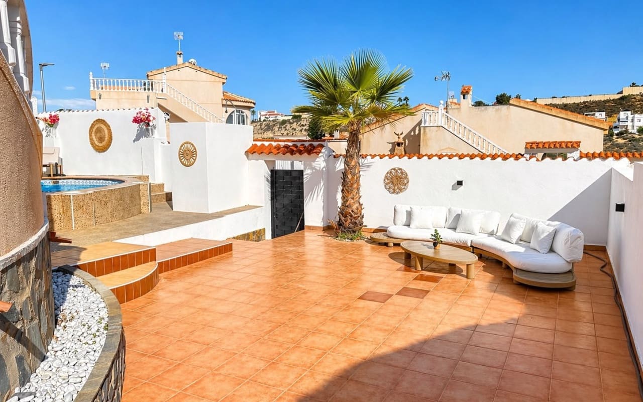 Chalet de 3 habitaciones en La Marquesa en venta con piscina - 299.999 € (Ref: 9874180)