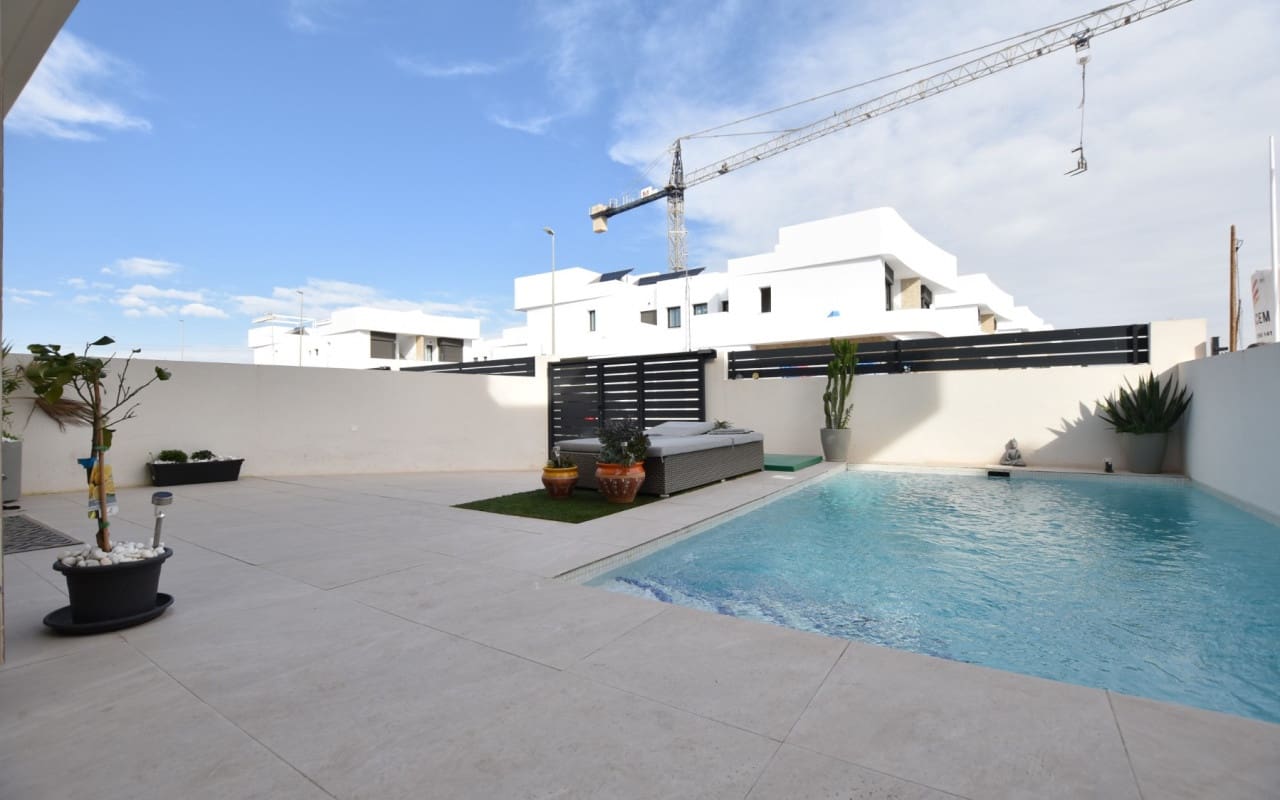 3 bedroom Villa for sale in Los Montesinos with pool - € 375,000 (Ref: 9876844)