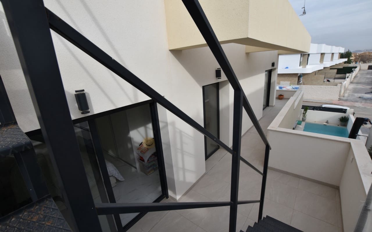 3 bedroom Villa for sale in Los Montesinos with pool - € 375,000 (Ref: 9876844)