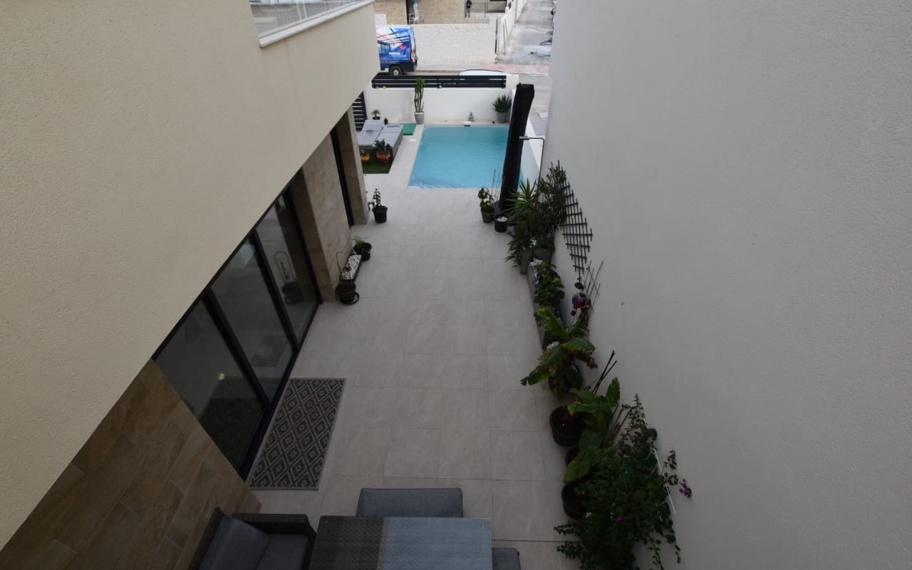 3 bedroom Villa for sale in Los Montesinos with pool - € 375,000 (Ref: 9876844)