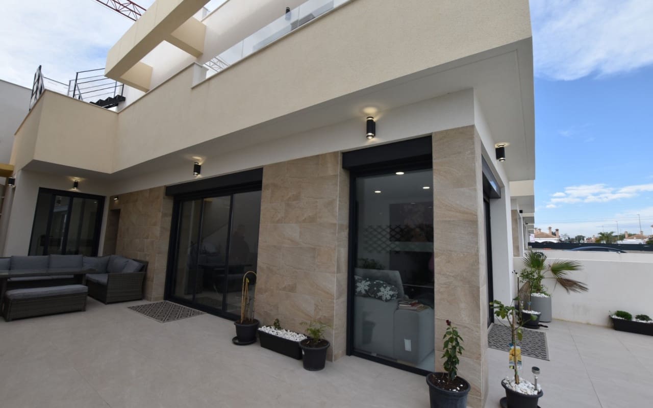 3 bedroom Villa for sale in Los Montesinos with pool - € 375,000 (Ref: 9876844)
