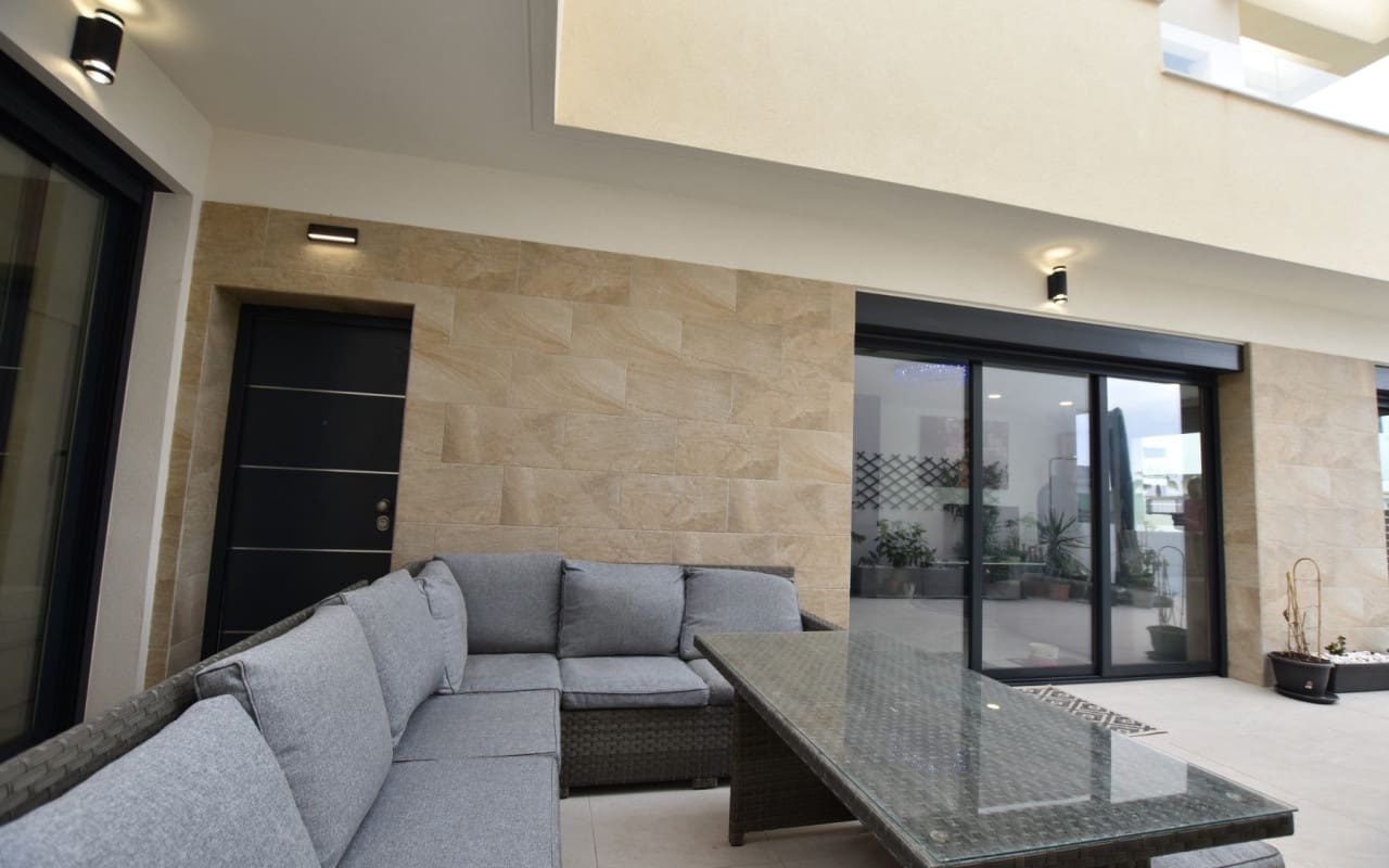 3 bedroom Villa for sale in Los Montesinos with pool - € 375,000 (Ref: 9876844)