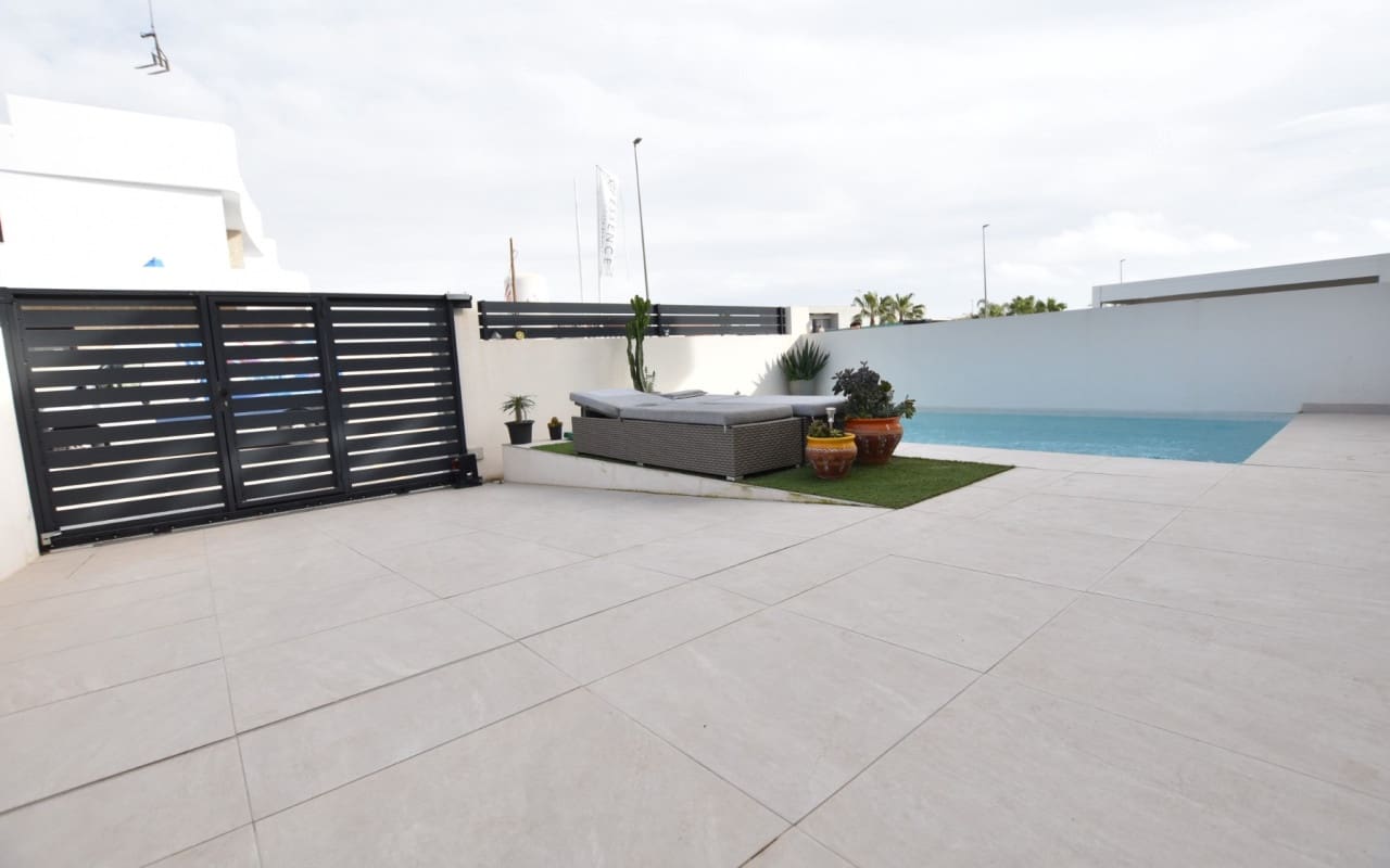 3 bedroom Villa for sale in Los Montesinos with pool - € 375,000 (Ref: 9876844)