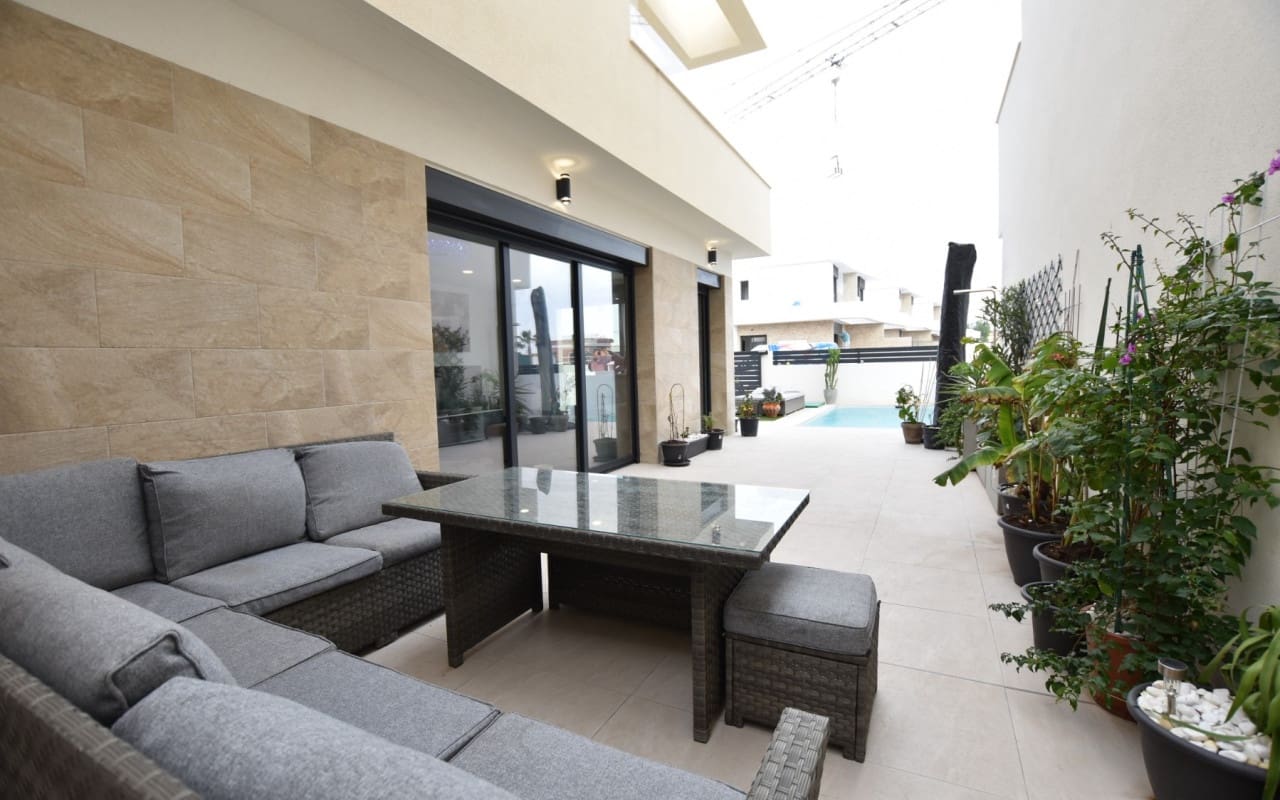 3 bedroom Villa for sale in Los Montesinos with pool - € 375,000 (Ref: 9876844)