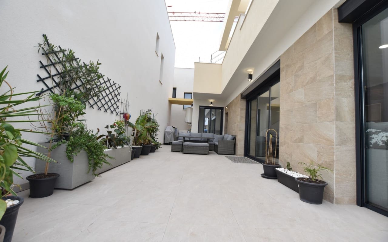3 bedroom Villa for sale in Los Montesinos with pool - € 375,000 (Ref: 9876844)