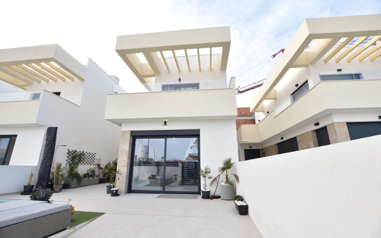 3 bedroom Villa for sale in Los Montesinos with pool - € 375,000 (Ref: 9876844)