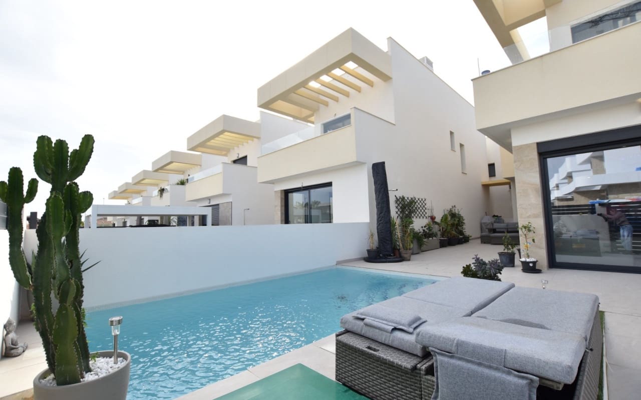 3 bedroom Villa for sale in Los Montesinos with pool - € 375,000 (Ref: 9876844)