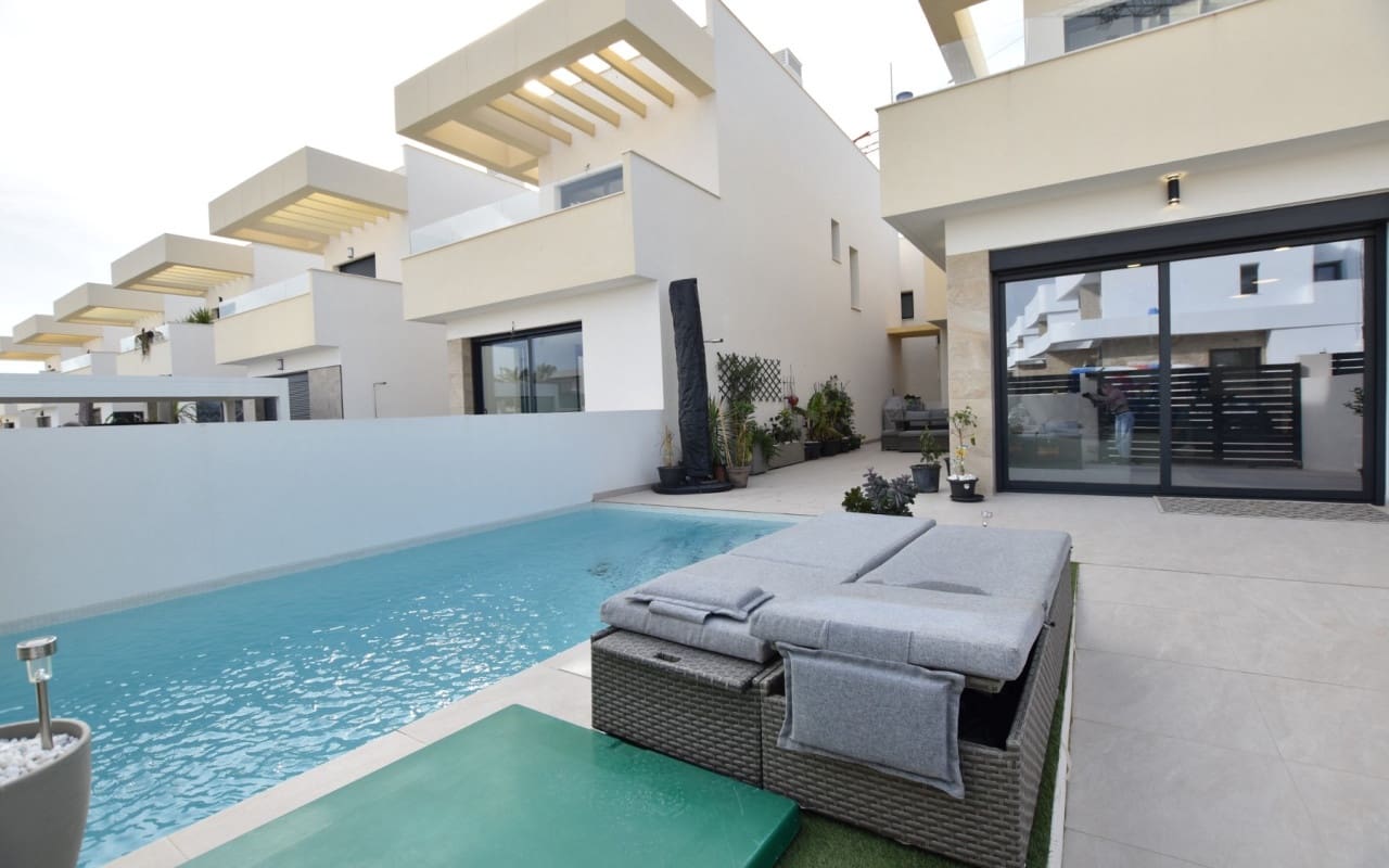 3 bedroom Villa for sale in Los Montesinos with pool - € 375,000 (Ref: 9876844)
