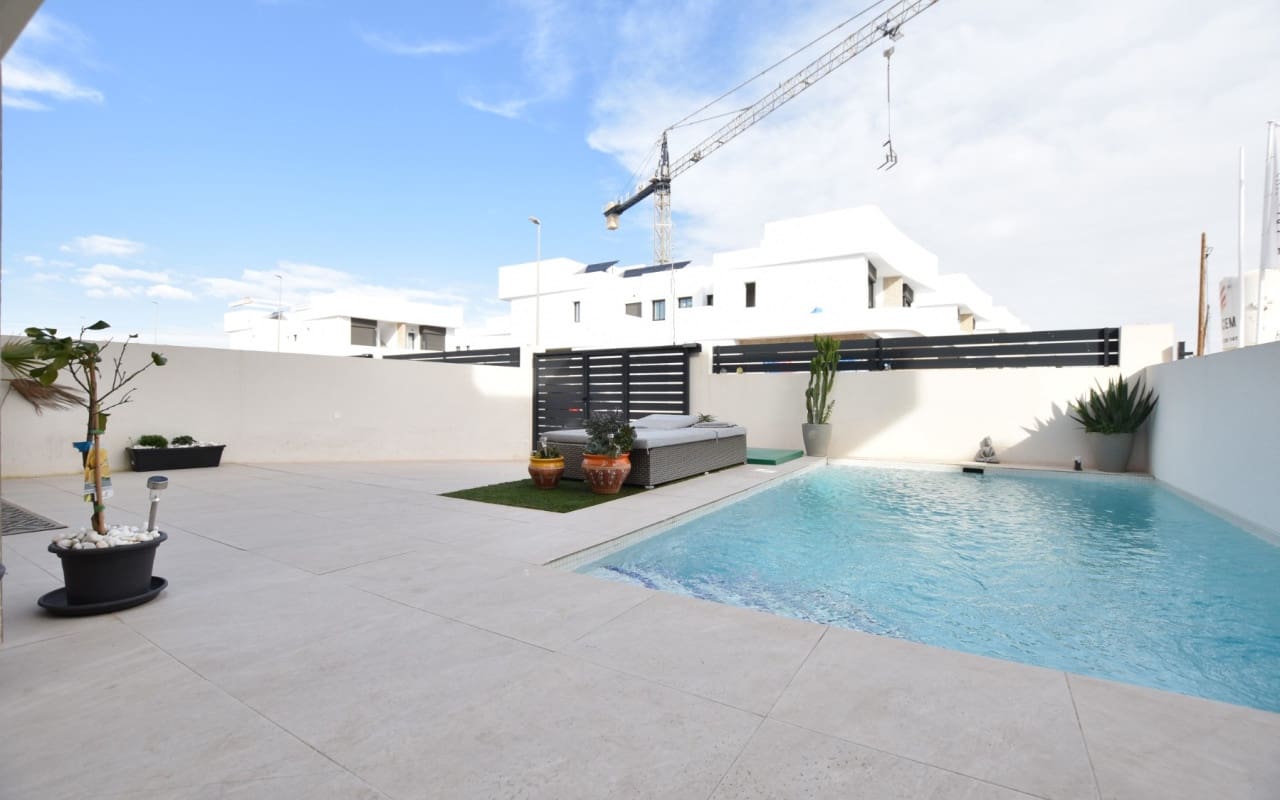 3 bedroom Villa for sale in Los Montesinos with pool - € 375,000 (Ref: 9876844)