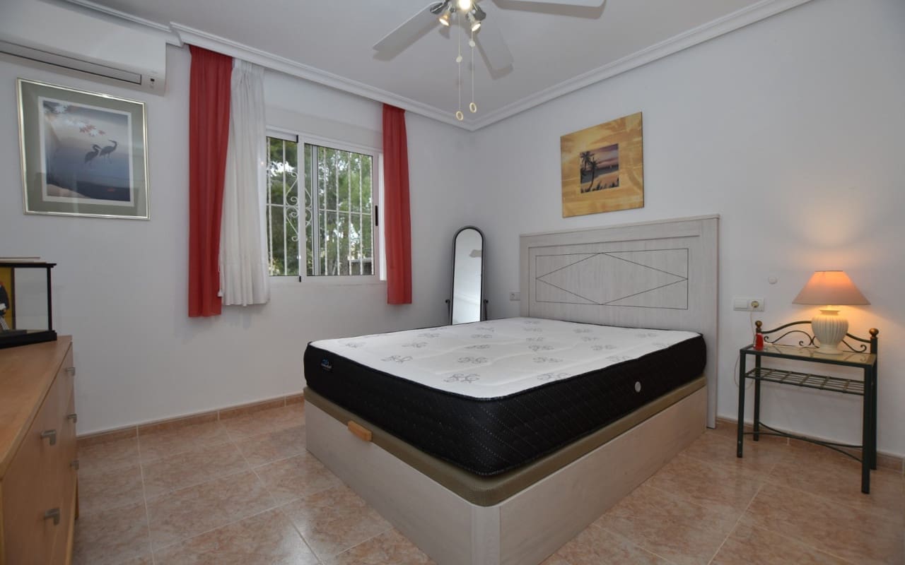 3 bedroom Villa for sale in Algorfa with pool - € 209,900 (Ref: 9876846)