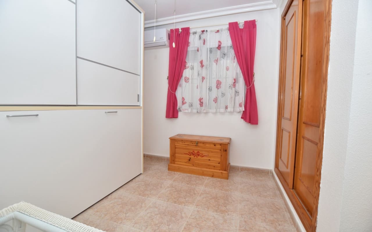 3 bedroom Villa for sale in Algorfa with pool - € 209,900 (Ref: 9876846)