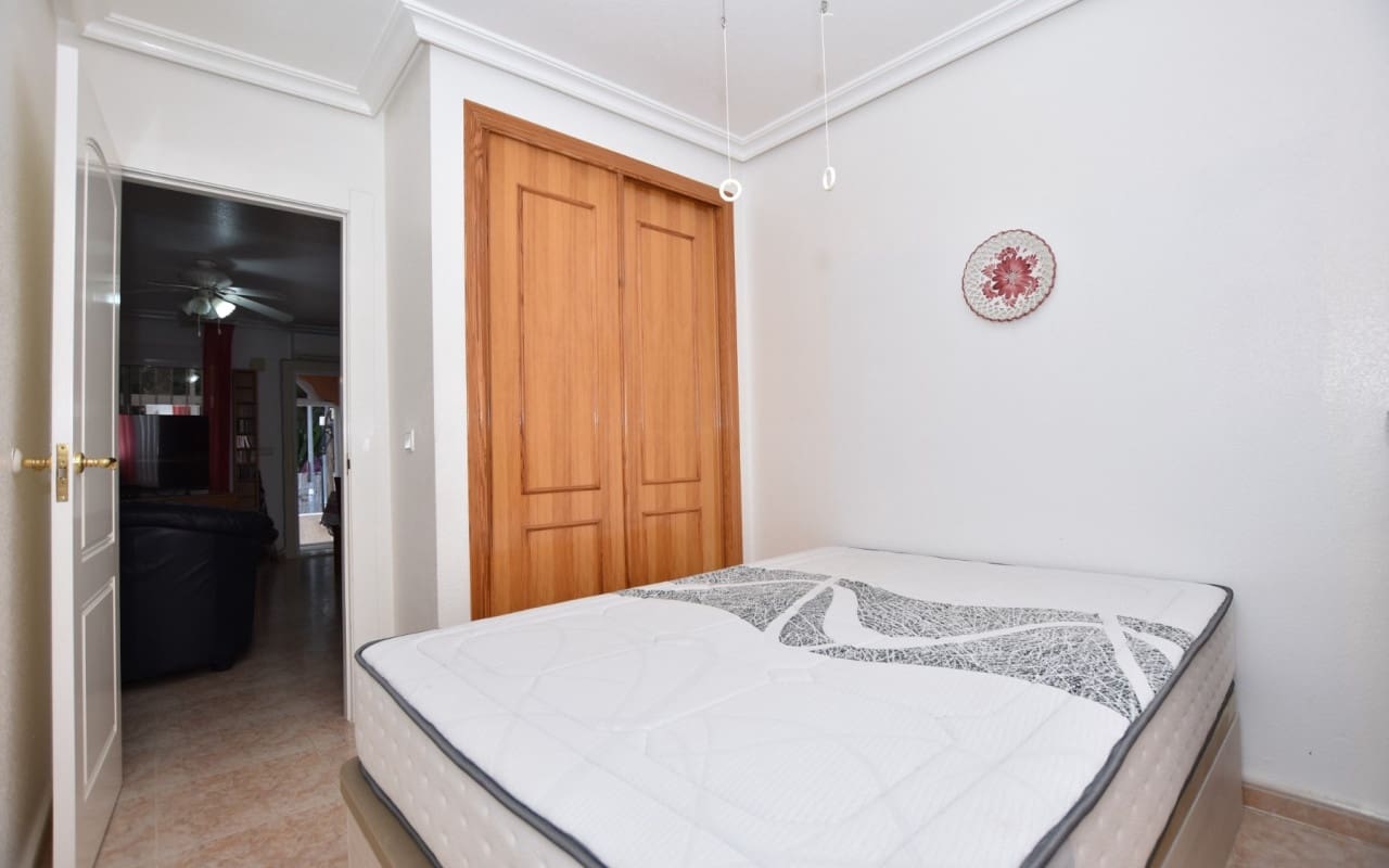 3 bedroom Villa for sale in Algorfa with pool - € 209,900 (Ref: 9876846)