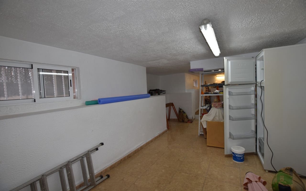 3 bedroom Villa for sale in Algorfa with pool - € 209,900 (Ref: 9876846)