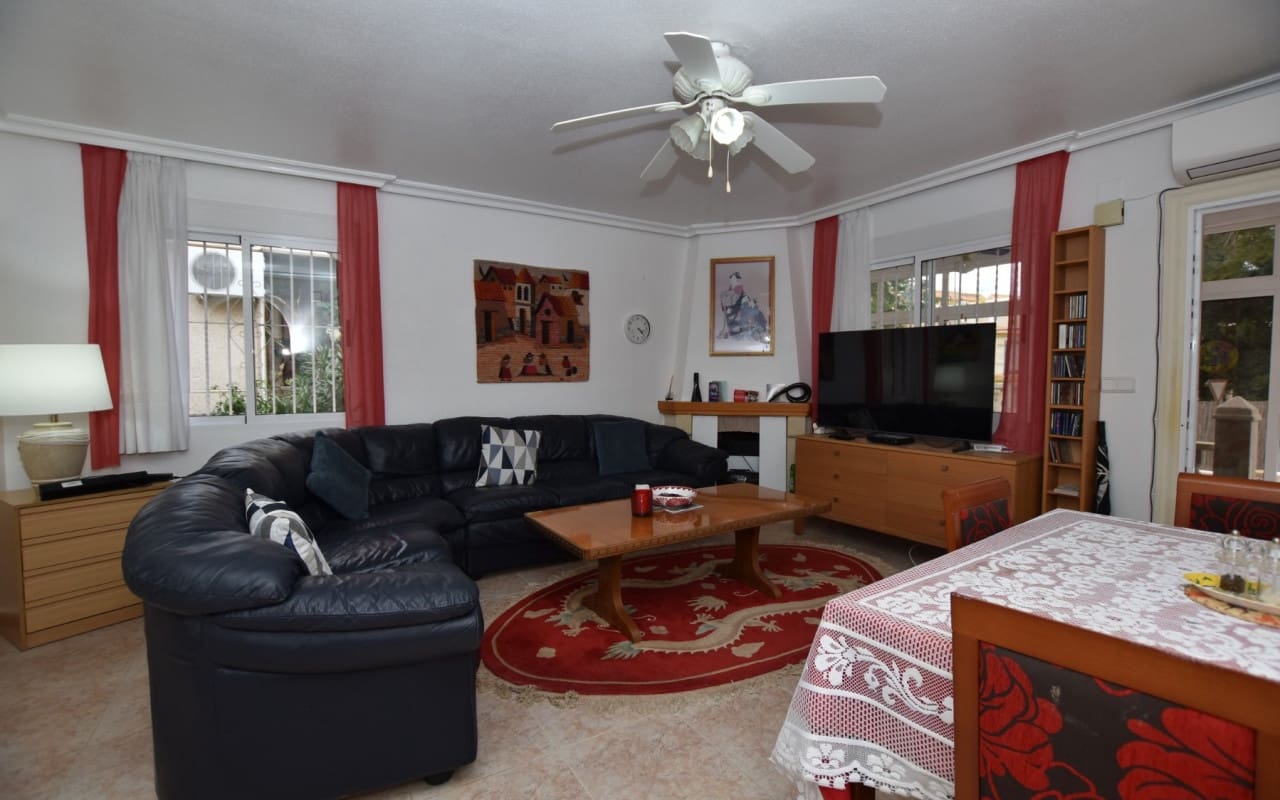 3 bedroom Villa for sale in Algorfa with pool - € 209,900 (Ref: 9876846)