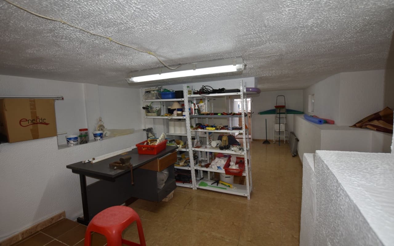 3 bedroom Villa for sale in Algorfa with pool - € 209,900 (Ref: 9876846)