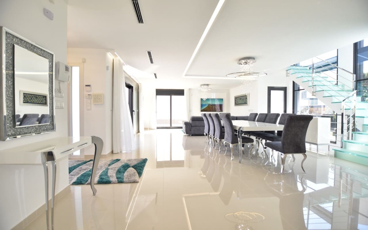 5 bedroom Villa for sale in San Miguel de Salinas with pool - € 995,000 (Ref: 9876851)