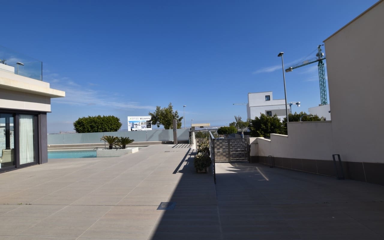 5 bedroom Villa for sale in San Miguel de Salinas with pool - € 995,000 (Ref: 9876851)