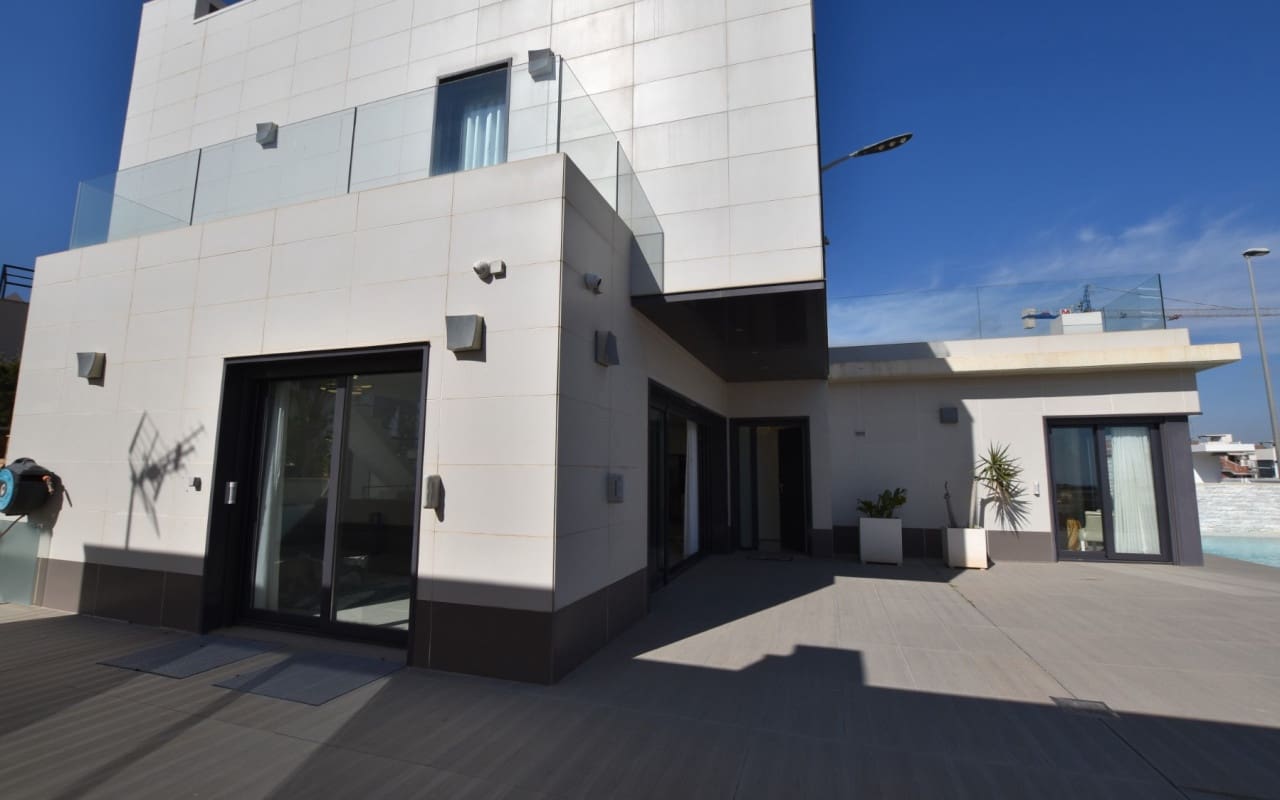 5 bedroom Villa for sale in San Miguel de Salinas with pool - € 995,000 (Ref: 9876851)