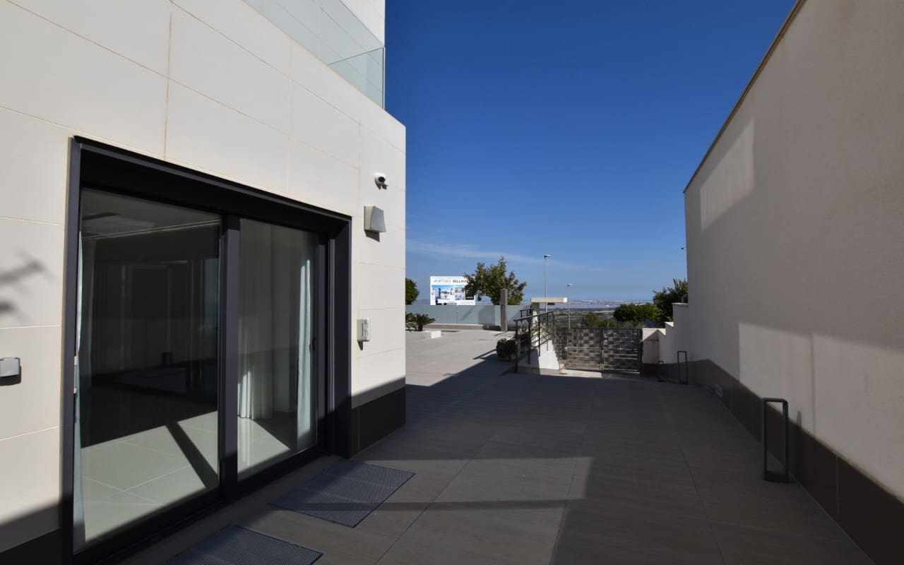 5 bedroom Villa for sale in San Miguel de Salinas with pool - € 995,000 (Ref: 9876851)