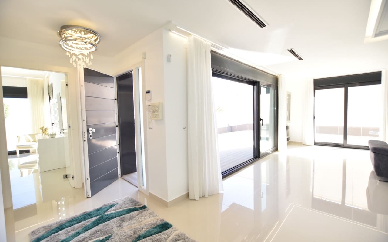5 bedroom Villa for sale in San Miguel de Salinas with pool - € 995,000 (Ref: 9876851)