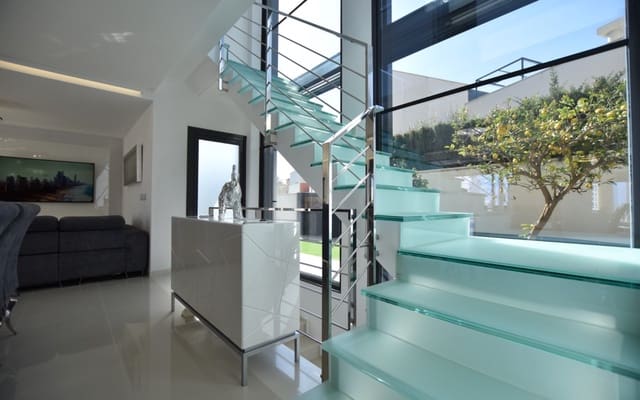 5 bedroom Villa for sale in San Miguel de Salinas with pool - € 995,000 (Ref: 9876851)