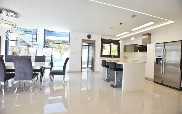 5 bedroom Villa for sale in San Miguel de Salinas with pool - € 995,000 (Ref: 9876851)