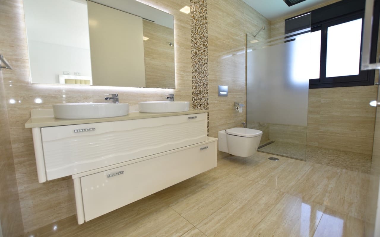5 bedroom Villa for sale in San Miguel de Salinas with pool - € 995,000 (Ref: 9876851)