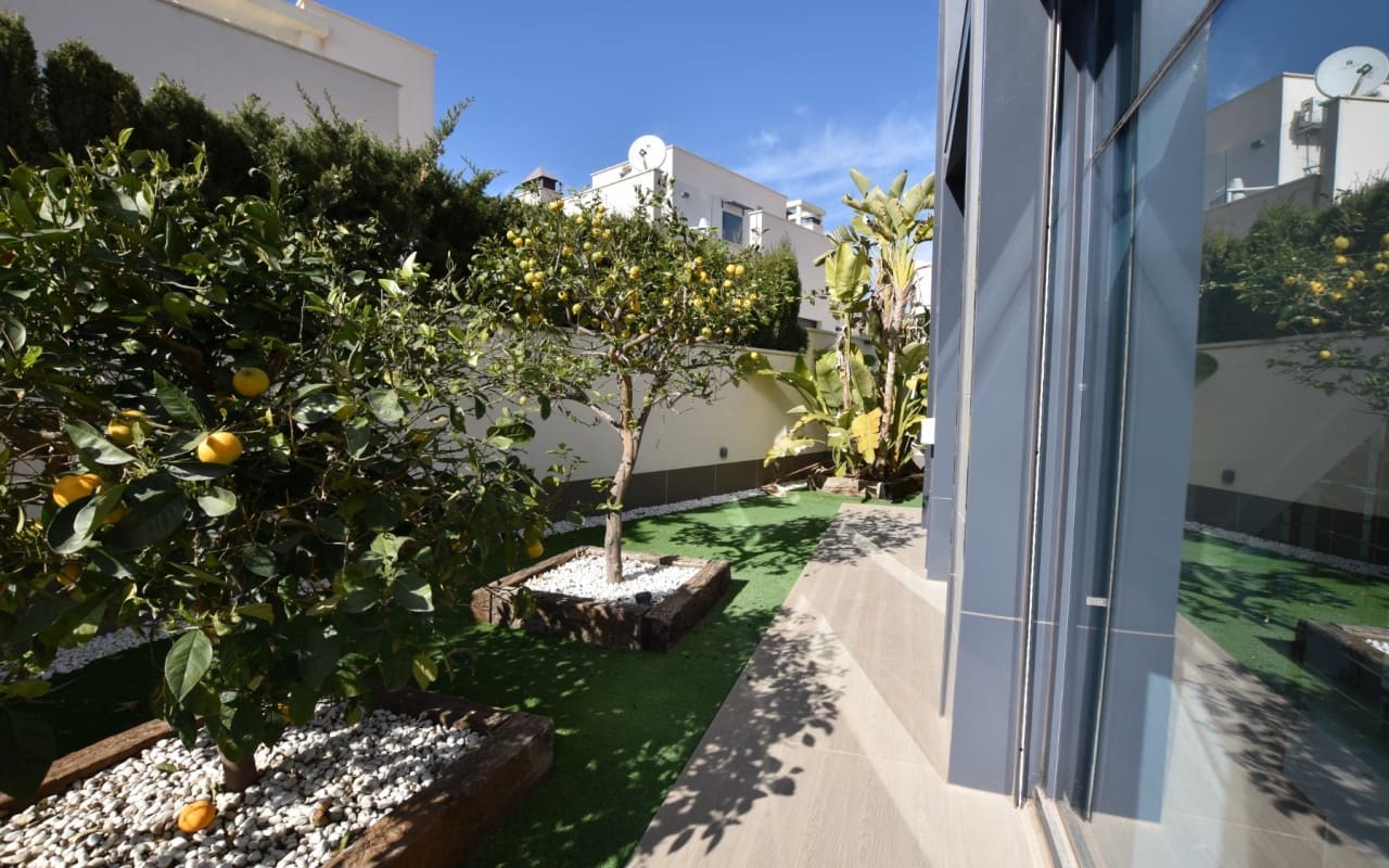5 bedroom Villa for sale in San Miguel de Salinas with pool - € 995,000 (Ref: 9876851)