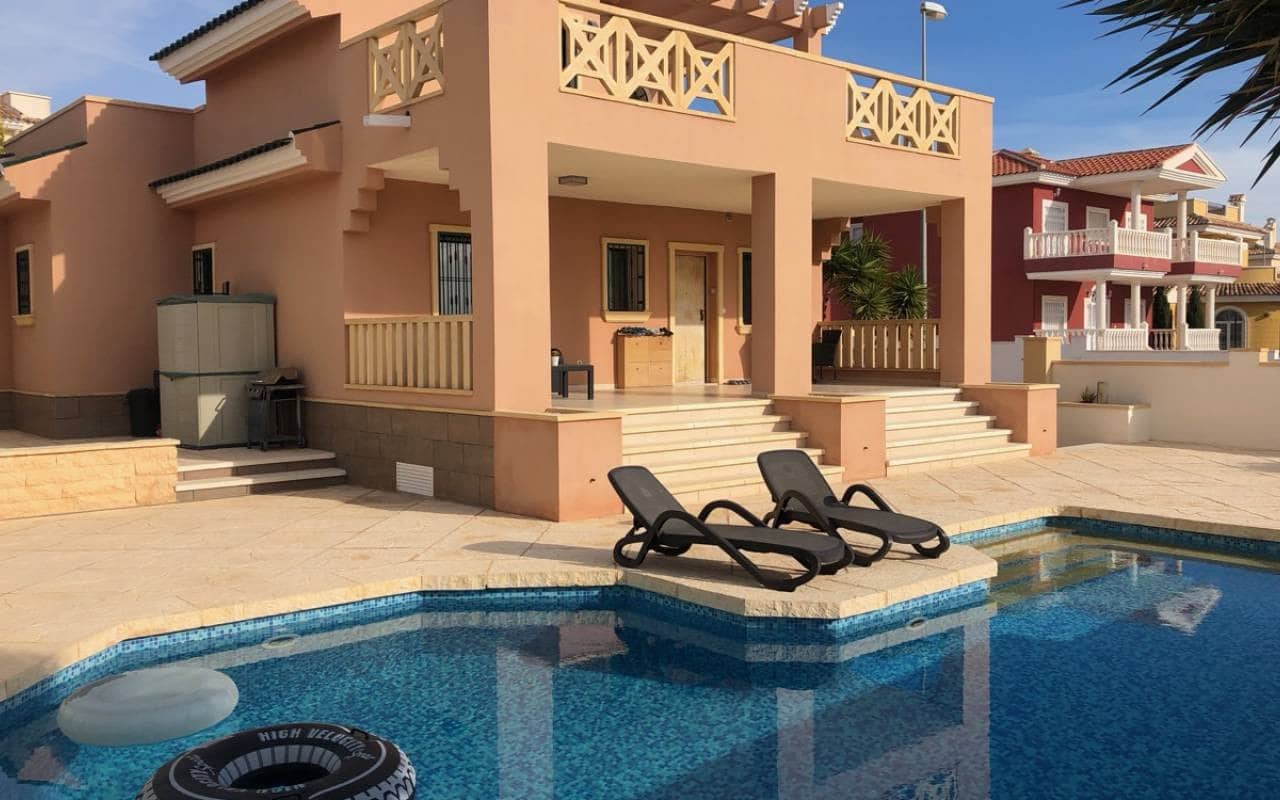 4 sypialnia Willa na sprzedaż w Ciudad Quesada z basenem - 520 000 € (Ref: 9876852)