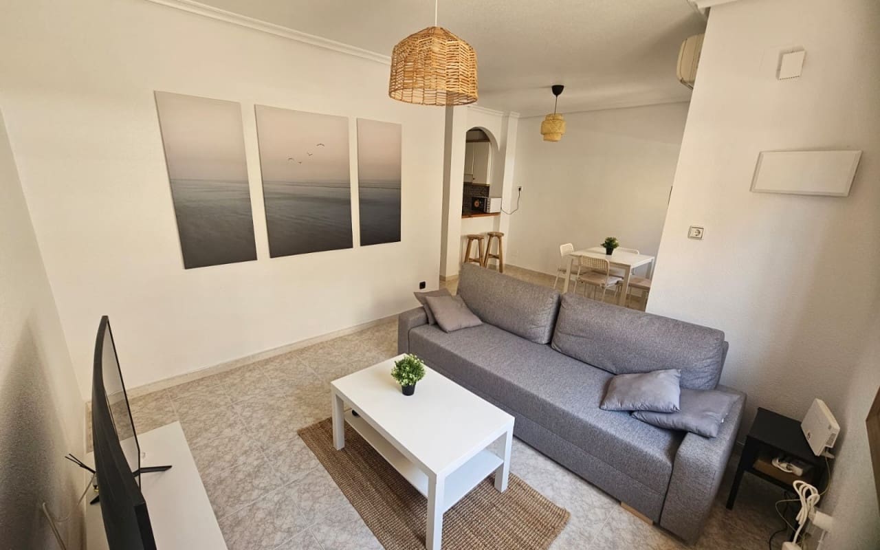 2 soveværelse Strandlejlighed til salg i Playa Flamenca med swimmingpool - € 185.000 (Ref: 9876855)